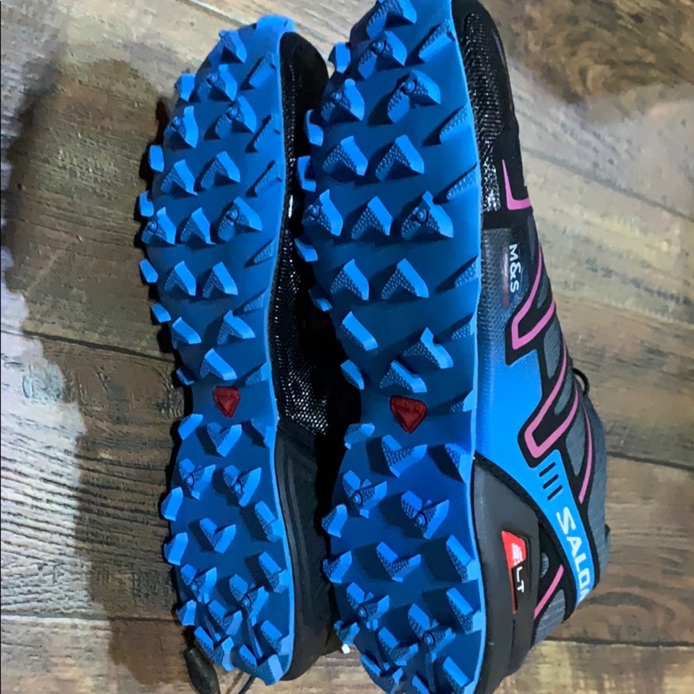 NEW Women’s running shoes.  Never worn - Picture 3 of 3